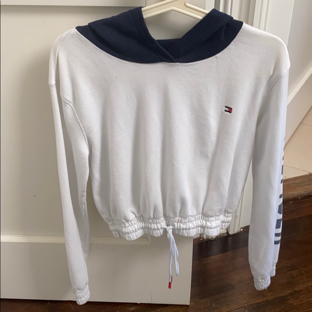 cropped tommy hilfiger sweatshirt